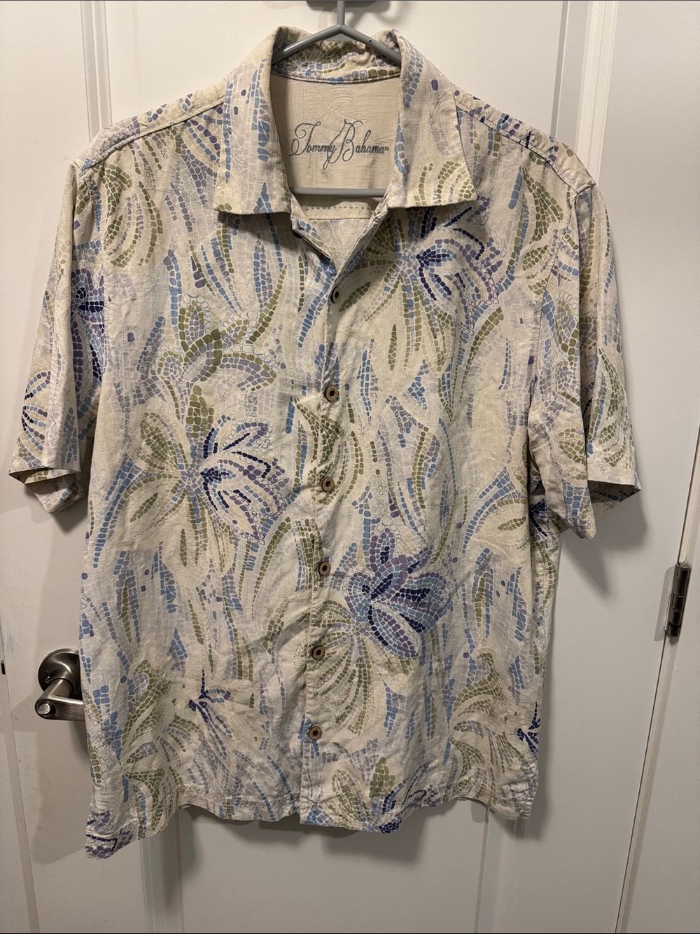 Tommy Bahama 100% Silk Short-Sleeve Button-Down Beach Resort Vacation Summer Top